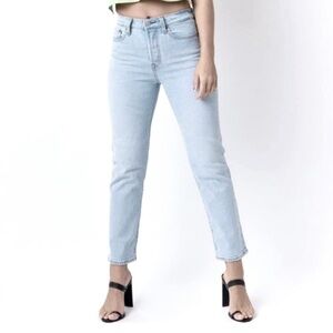 Women’s light wash button fly Levi’s size 25 wedgie straight denim pants